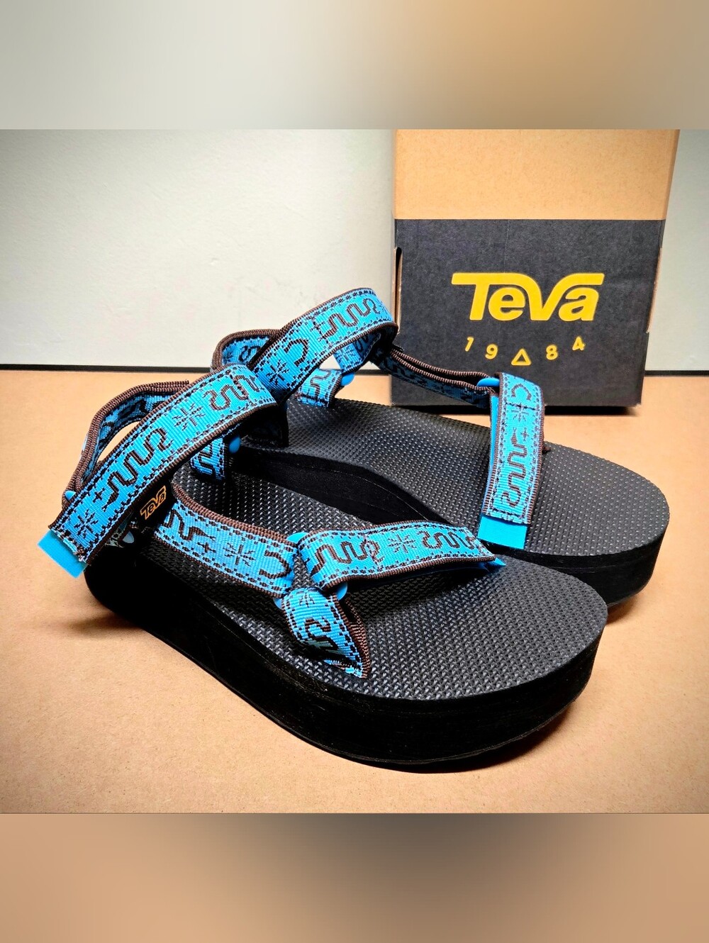 NEW $80 Teva Women's 7 - Flatform Universal Platform Sandals Blue/Black Strappy
